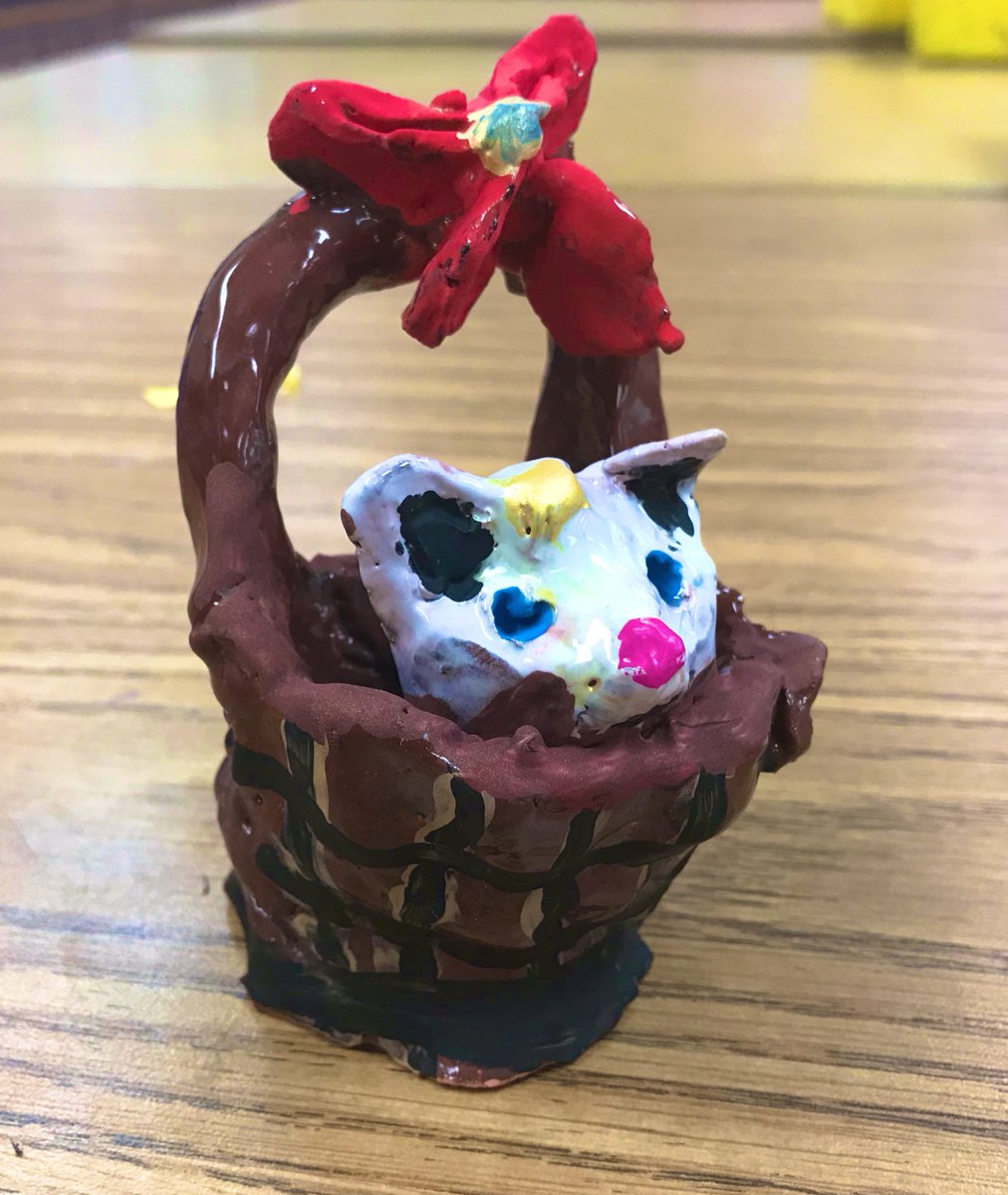 PerezArtClass's tweet photo. We’ve been finishing up painting clay and I am in love with how our pieces are turning out in the final stages 😍🥰 #APSARTSGREAT #somuchcolor #somuchindividuality https://t.co/YcC5RId6jQ