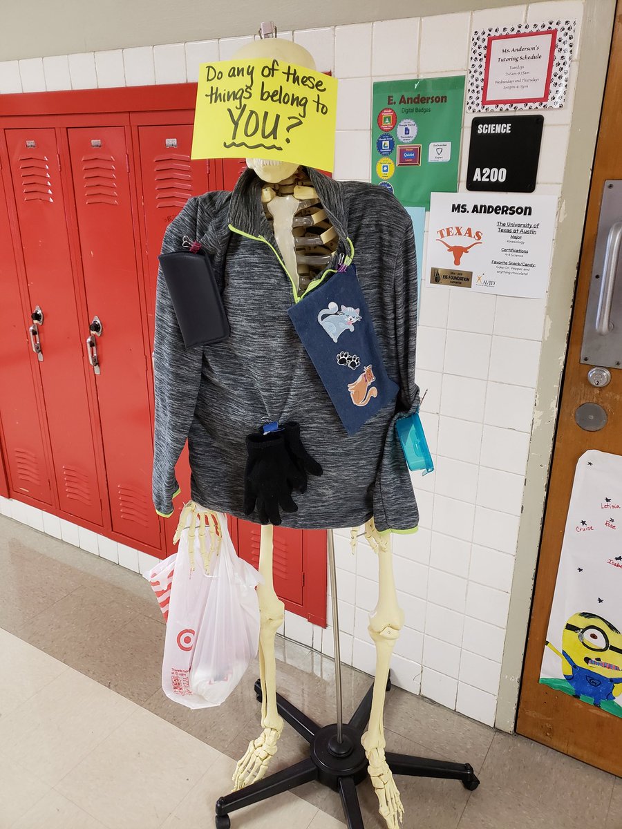CarpoolCrusader's tweet photo. Hank is helping out with lost and found...
#getyourstuff #imnotyourmother
#theCBreedlove #teamlhjh https://t.co/k2OY23Wzlg