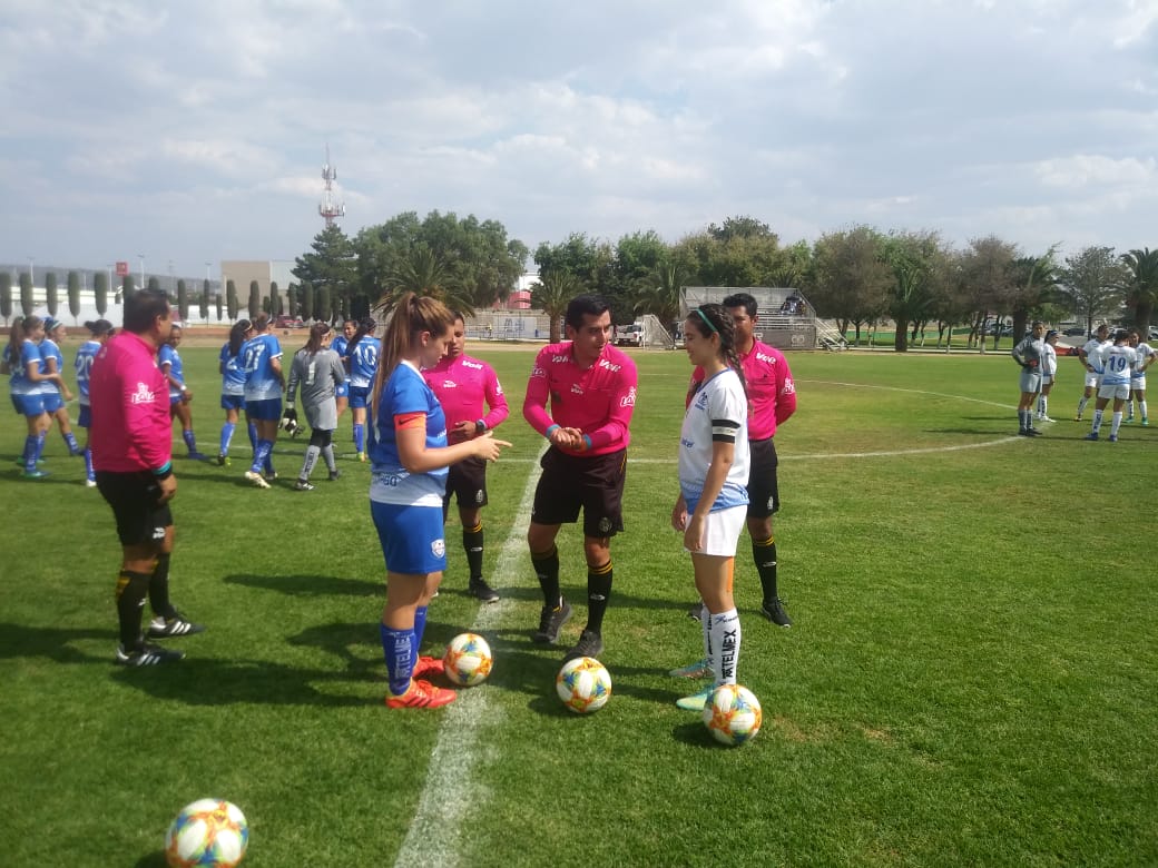CUTelmex's tweet image. #FutbolFemenil: 
Ya empezó el #TECHGO vs #TECQRO 
EN VIVO: facebook.com/BorregosHGO/vi…
