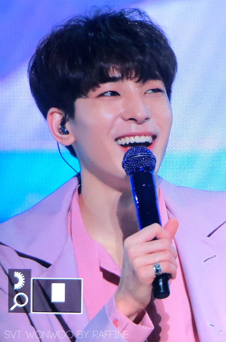 Omffnsjsdjdjs god please explain omg DHDJD how does he have the most beautiful smile in the world why is he the cutest OMFHDHSJS I love JEON WONWOO with all my heart