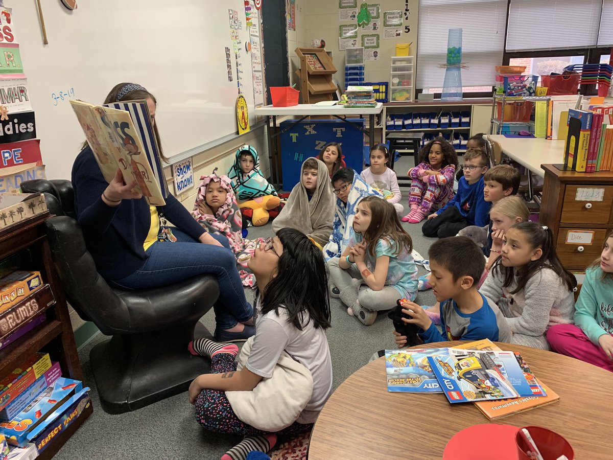 thirdgradetimes's tweet photo. Thanks to @LowellReads for visiting @thirdgradetimes and reading a favorite Dr. Seuss book #diffendooferday to culminate our Dr. Seuss week! Oh the places you took us today..... ❤️ https://t.co/3GpSVr9SLy