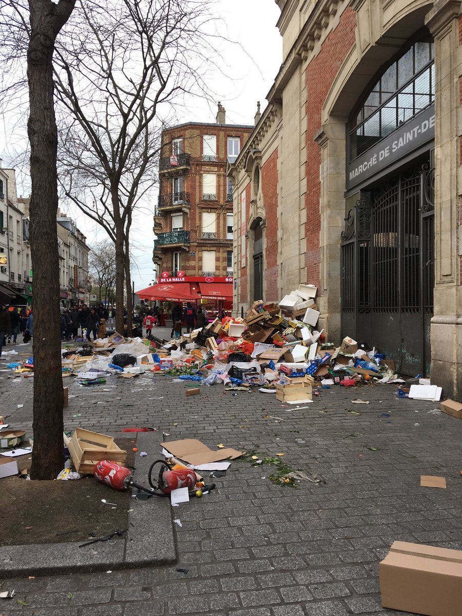 @VilleSaintDenis @LaurentRussier @jds_fr @NotreSaintDenis 17h30 le marché est officiellement terminé depuis des heures. Où est la #brigadeverte de #SaintDenis’?