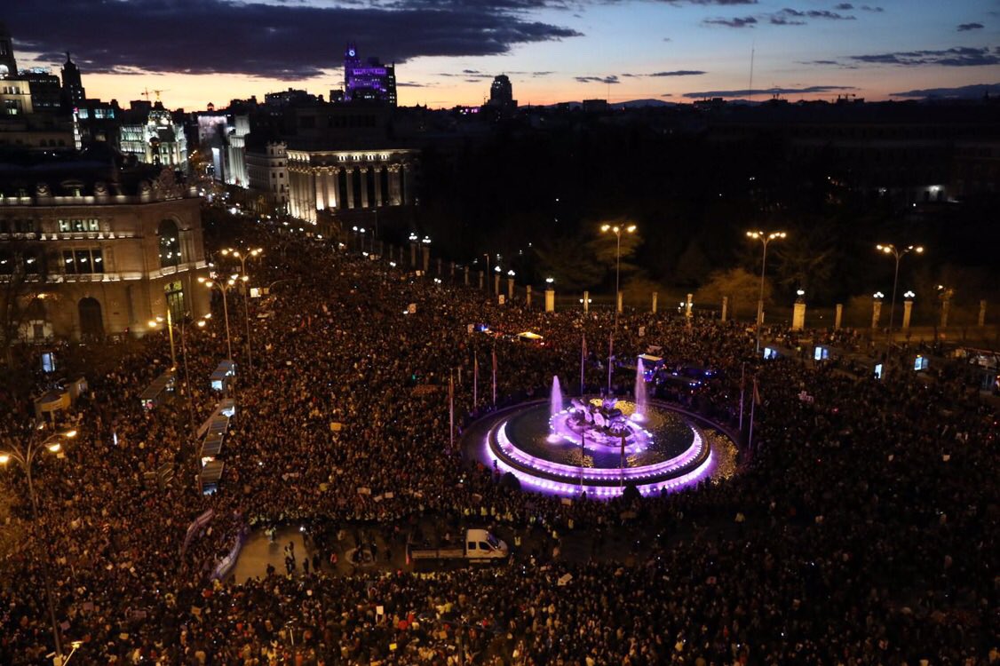 ManuelaCarmena's tweet photo. Bienvenidas tantas mujeres que habéis demostrado en esta #HuelgaFeminista2019 que solo podemos avanzar, que nadie será capaz de hacernos retroceder. El feminismo es y será la mejor forma de imaginarse el futuro. Vidas más igualitarias y libres. Muchísimas gracias, Madrid. https://t.co/n6Xir9AmAV