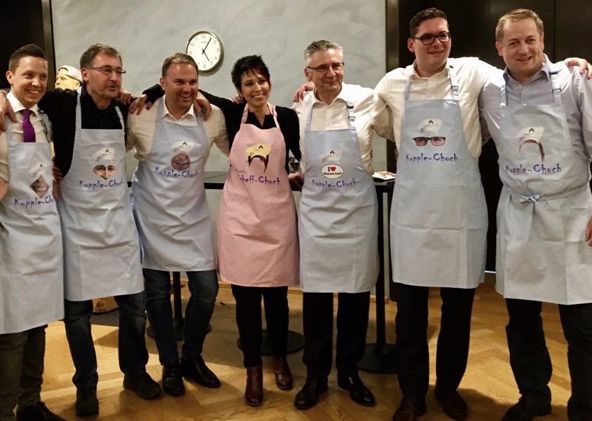 Sandra Sollberger (@sasollberger) on Twitter photo Bei der SVP muss man keine Männer mit Schürzen verkleiden.. bei uns ist das einfach normal..und die Jungs respektieren die Frauen jeden Tag..nicht nur einmal im Jahr... <a href="/SVPch/">SVP Schweiz</a> #Weltfrauentag <a href="/MBaerlocher/">Matthias Bärlocher</a> <a href="/ChVuille/">Christof Vuille</a> Bei der SVP muss man keine Männer mit Schürzen verkleiden.. bei uns ist das einfach normal..und die Jungs respektieren die Frauen jeden Tag..nicht nur einmal im Jahr... <a href="/SVPch/">SVP Schweiz</a> #Weltfrauentag <a href="/MBaerlocher/">Matthias Bärlocher</a> <a href="/ChVuille/">Christof Vuille</a>