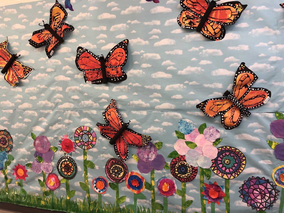 Joe_Bertucci_'s tweet photo. The student artwork lining the halls of #NewportPrimary School is beyond inspiring. Thanks to Art Teacher @HannahHofstett2 for encouraging our next generation of artists. #NKyArtsEd https://t.co/7H0kedajLr