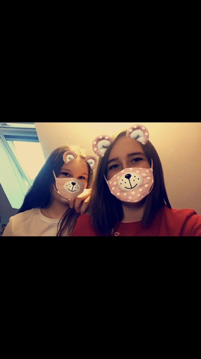jujulamr5's tweet photo. #postyourbestfriends jtm gross pute @anais12_wcg 😎 https://t.co/KVnKtInPJo