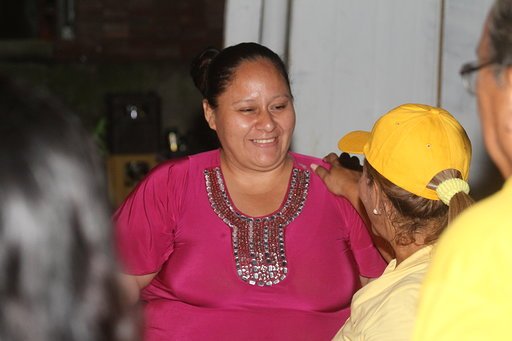 PlayasLa's tweet photo. Recorrimos junto a nuestra líder el sector Jardines de Villamil y  Vicente Rocafuerte, donde las familias nos demostraron su apoyo hacia  este equipo que seguirá con las obras por el bienestar y progreso de  todos los playasenses #MiriamLucasParaSeguirCumpliendo https://t.co/dltylyZraU