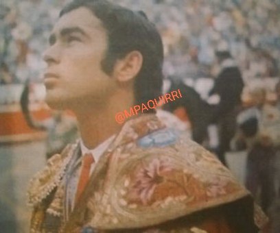 #RecordandoAPaquirri 
Y PARA TERMINAR, ESTA MÍA QUE ME ENCANTA. PAQUIRRI PARECE MIRAR EL CIELO...