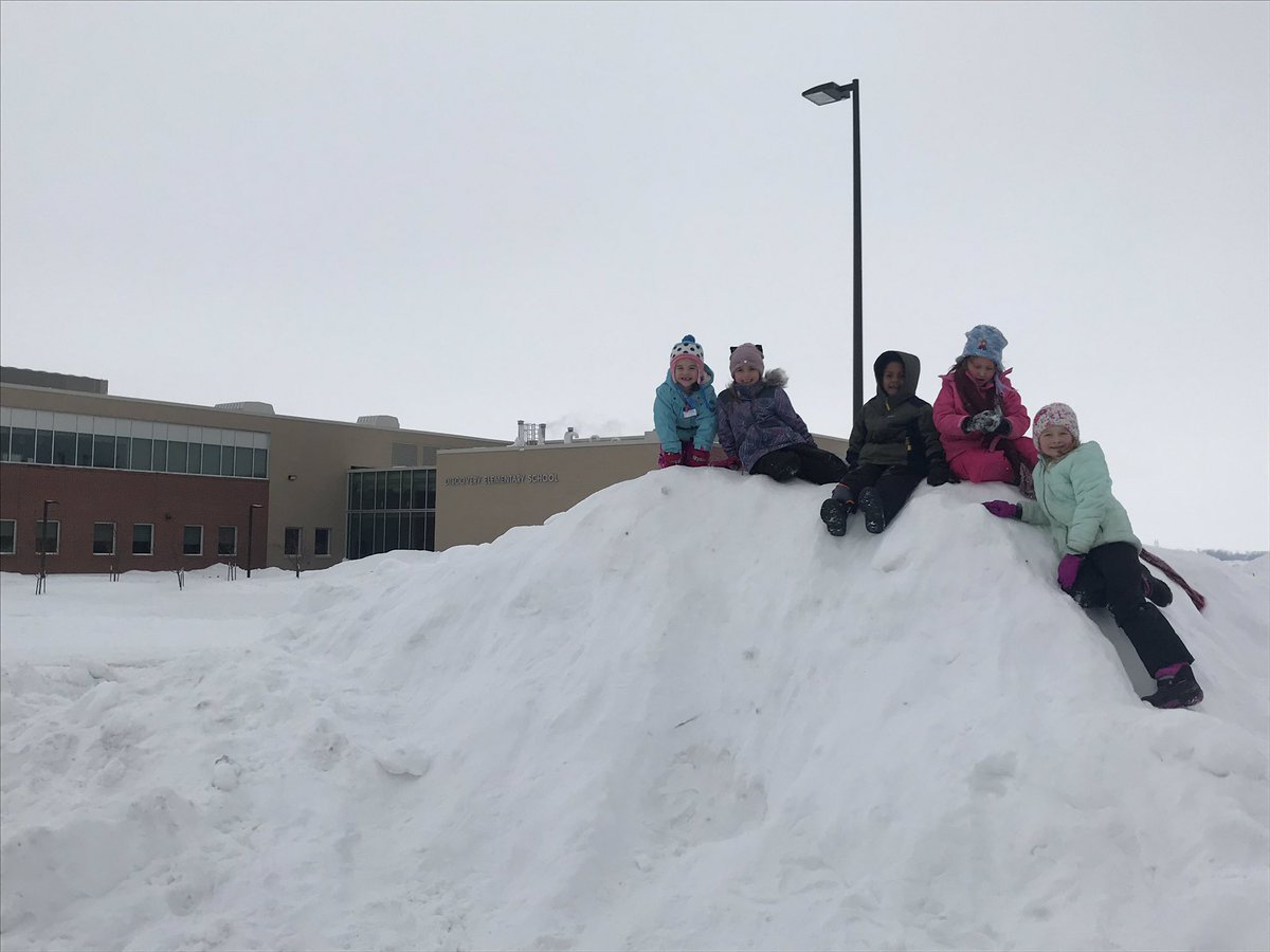 _aliparkinson's tweet photo. O-U-T-D-O-O-R recess...we’ve missed you so much! #TrailBlazeOn #finallyabovezero #NDmountains https://t.co/0GrJMXXerC