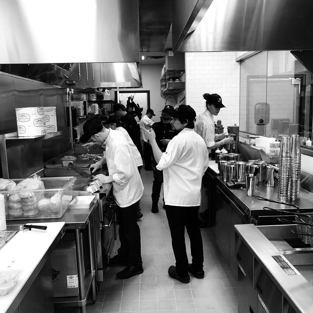 myburgerusa's tweet photo. Every day we preppin’ 🍔✌🏽We are opening our new Minnetonka location March 11th at 5:00pm. Come see us and grab some delicious burgers!
10997 Red Circle Drive, Minnetonka
#myburgerlove #burgersallday #burgersandfries #myburger #myburgerusa #cheflife #thisishowwedo #cheeseburger https://t.co/cBbJ5XZjnn