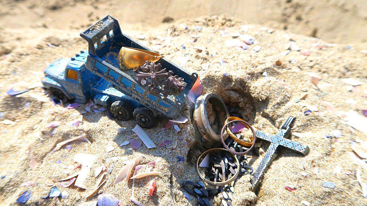 SoloDaSorte's tweet photo. Fomos detectar na praia e voltamos com o “caminhão” cheio 😂👌 (nem coube) https://t.co/FybN0XjvpL