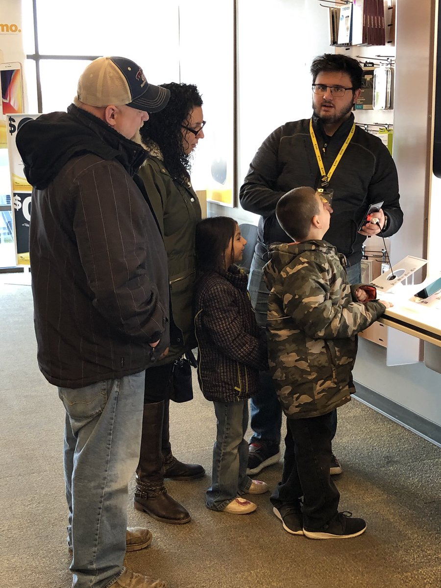 Matt showing off the new Galaxy devices. #samsung #s10 #GalaxyS10Plus #Sprint