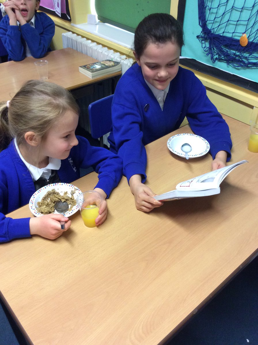 GEPSClass6's tweet image. A great time celebrating world book day with ‘Books &amp;amp; Breakfast’ with @GEClass3_ #worldbookday19