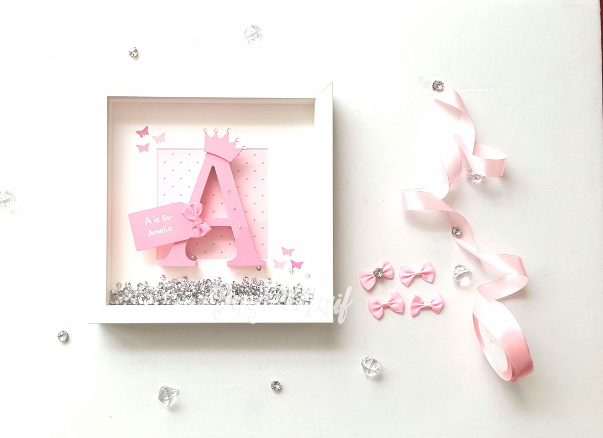 JazMaif's tweet image. 🌟 'A' is for Amelia 
• 23 cm x 23cm (9" x 9") White Shadow Frame 
#shadowframes #gifts #cute #personalised #tag #crown #butterflies #touching #diamantés #silver #personal #personalised #pink #eidgiftideas #Name #initial @JazMaif
Note: Props are not for sale and colours may vary