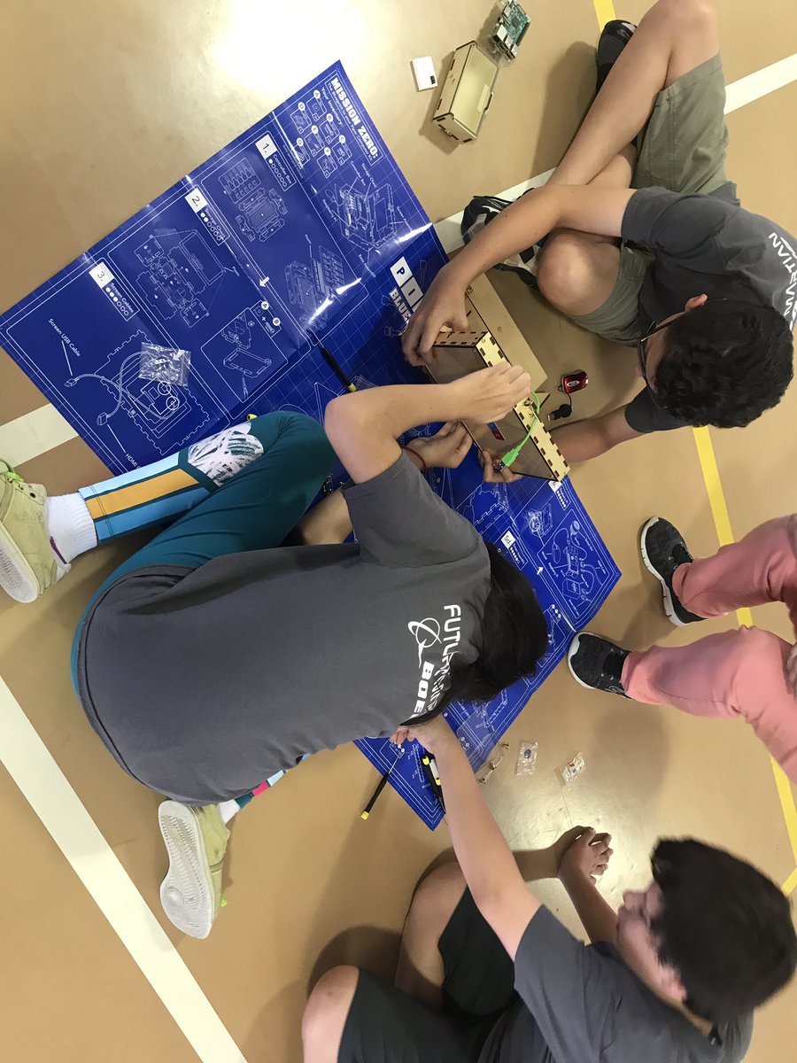 pamka5's tweet photo. #brevardedtech What did you build today?  Our teams of 6th graders built their own computers and used Minecraft to code! #Boeing #MicrosoftEDU https://t.co/zO5tSbhuZw