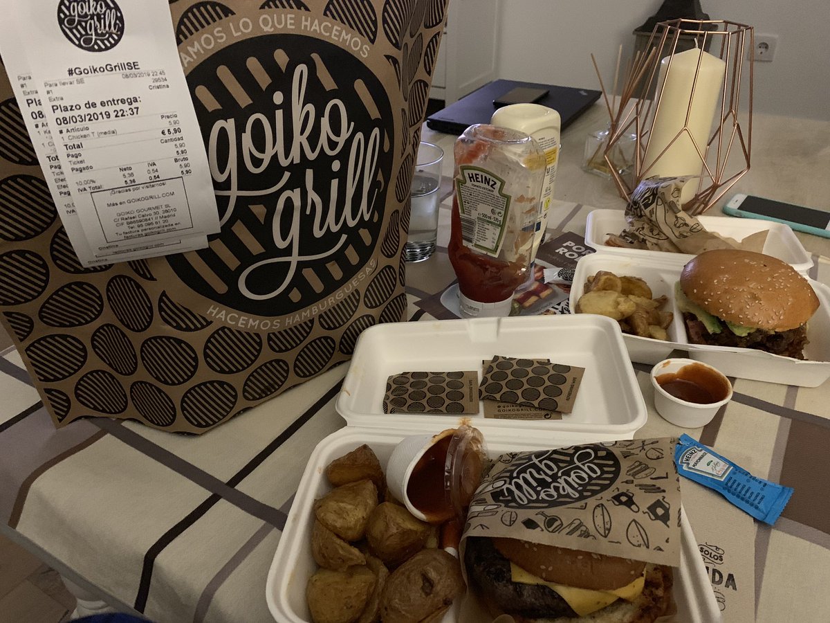 david_roro's tweet photo. @GoikoGrill muy mal Goiko Grill. Pedimos dos burguers y media de chicken tenders y llegamos a casa y no estàn los chicken tenders https://t.co/dOpNBWHNKl