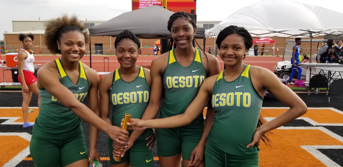 PaulBeattie17's tweet photo. DeSoto Girls 4x1 with the fastest time in the nation 45.37. DeSoto speed🔥🔥! #OurStandardIsBest #DeSotoU #NikeSpeed https://t.co/lz2dqpmBuj
