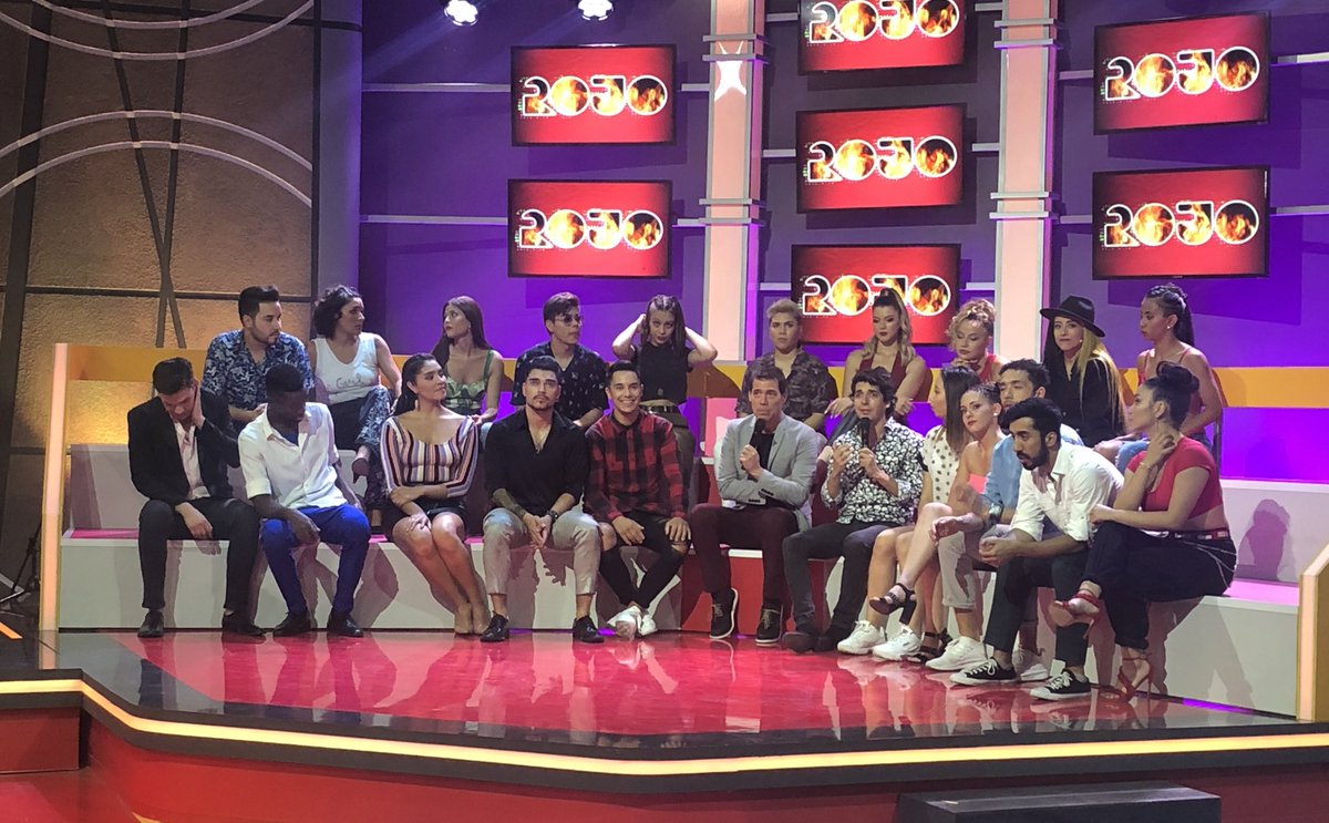 AHORA 🎸 <a href="/Robertovanc/">RobertoVanCauwelaert</a> nos trae todo el Backtage del día de ayer ¿Qué habrá pasado tras el escenario? 📲 #Rojo3raTemporada