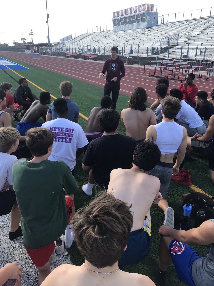 ReadyListSports's tweet photo. @snakestakes speaking to the @TitanFootballAZ team after workouts, keep up the good work @KerryTaylor15 you’re doing the little things it takes to do big things #ToneSetters #SunDevilBrothers https://t.co/JmIrcVpGNc