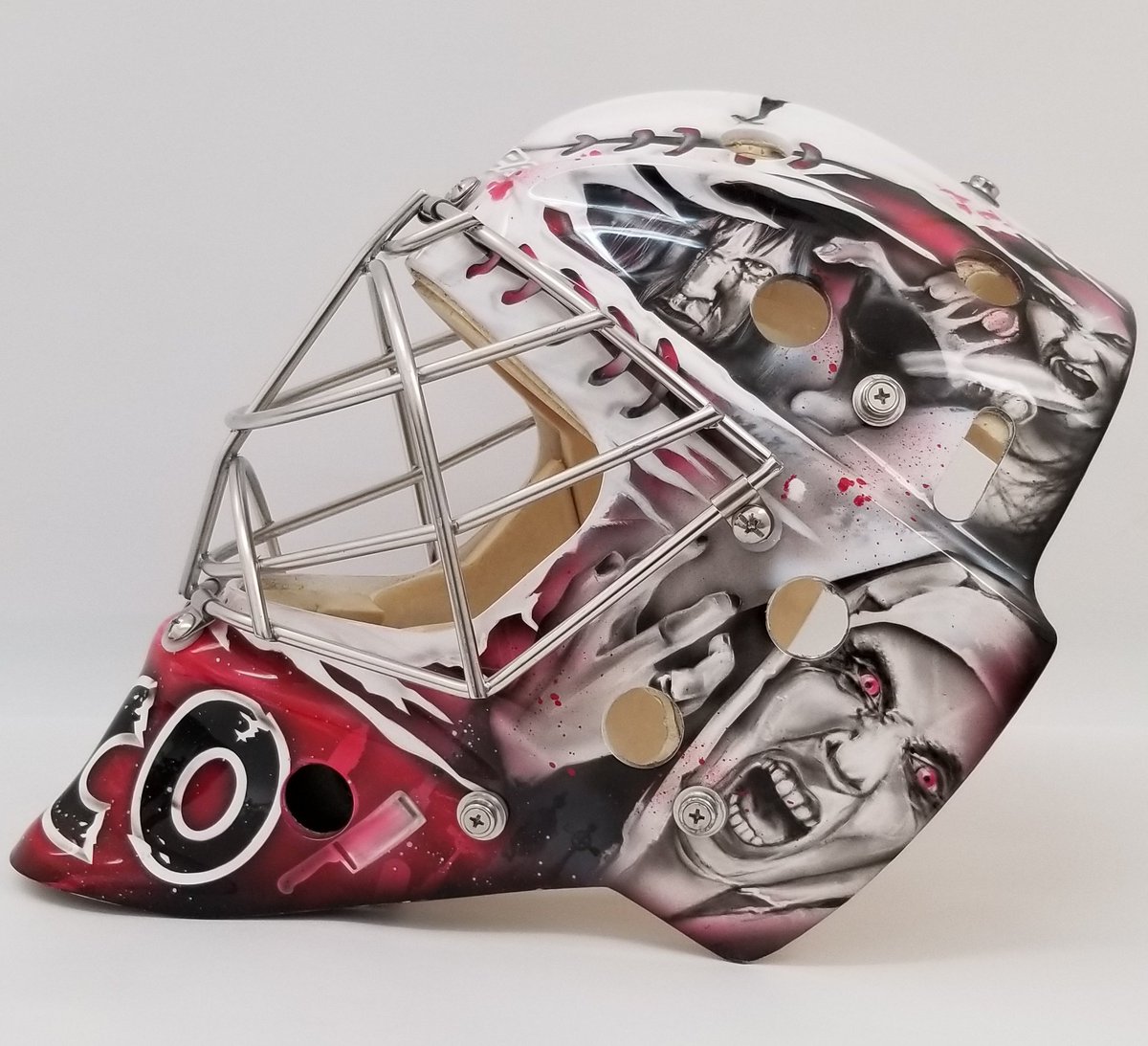 zonorange's tweet photo. #nicholassavard #HorrorMovies #thememask #designsylviepoitras #goaliemaskpainting #goaliemaskart https://t.co/6P9BZsp3MN