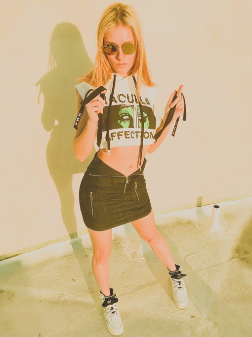 😸 https://t.co/wm6kugqkun<a href="/tag/newdress"class="tags"><span>#newdress</span></a><a href="/tag/camsoda"class="tags"><span>#camsoda</span></a>