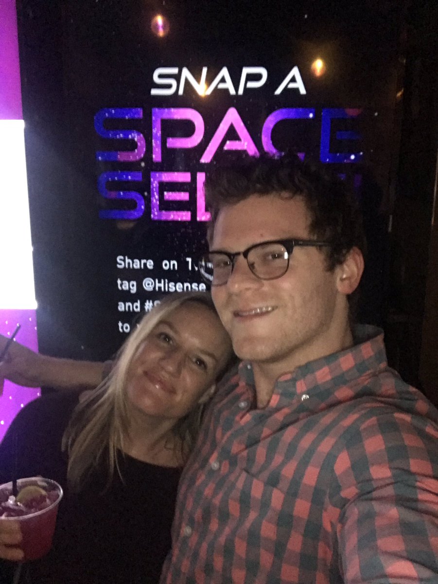 JohnnyCJordan's tweet image. #Sweepstakes @Hisense_USA At the #MashBash trying to win this sick TV.