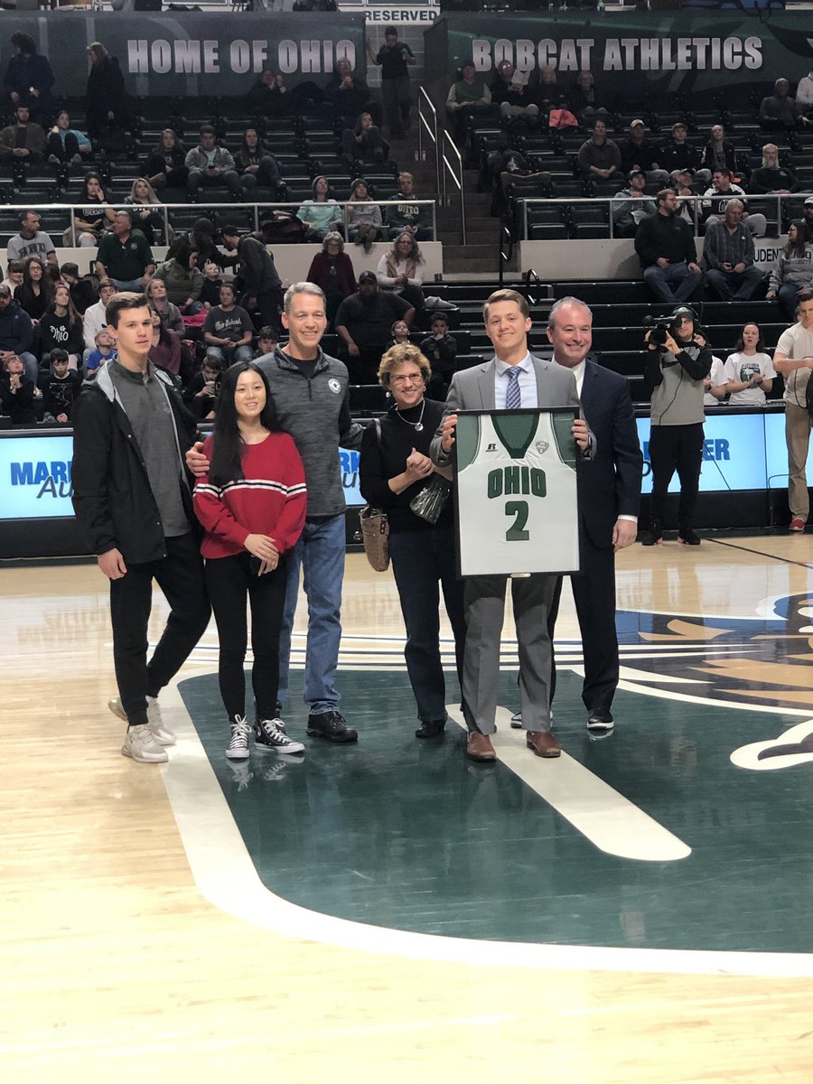 Congratulations to our 4 year Senior Manager <a href="/12fowlersj/">Sam Fowler</a> !🏀