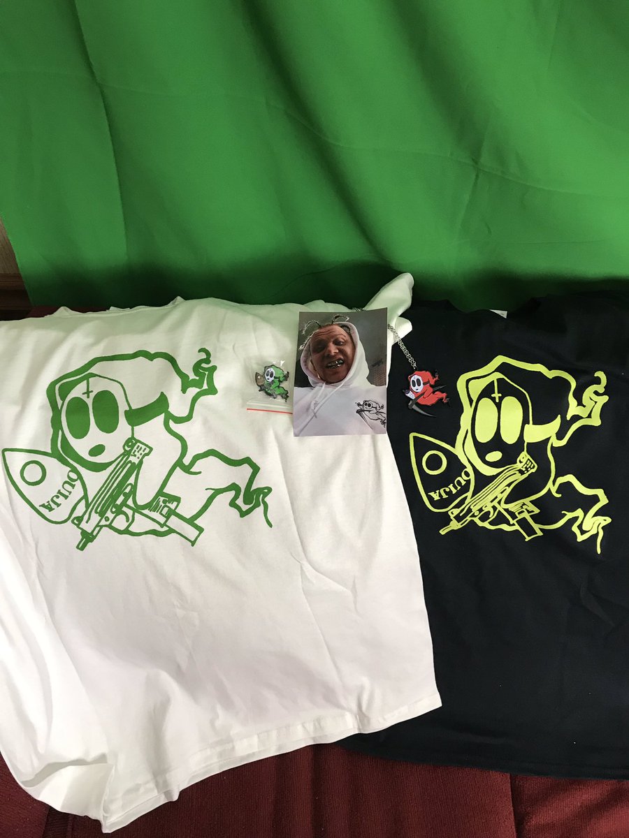 JiggyFr3sh219's tweet photo. #GUTTERGANG DRIP #WATERDAMAGE MYSTERY BOX WAS ๐คฎ๐๐คฎ๐๐คฎ!!! @LazyCrazyShaggy @ouijv KILLED IT!! That Glow in the dark is killin it!! And Iโm hanging that pic of Ouija next to my kids on my fridge! And got the green pin!! ๐ฅ๐ฅ#TrashGang #GutterGods #GutterGang #WasteLandPreppers https://t.co/xF5wWu6bvp