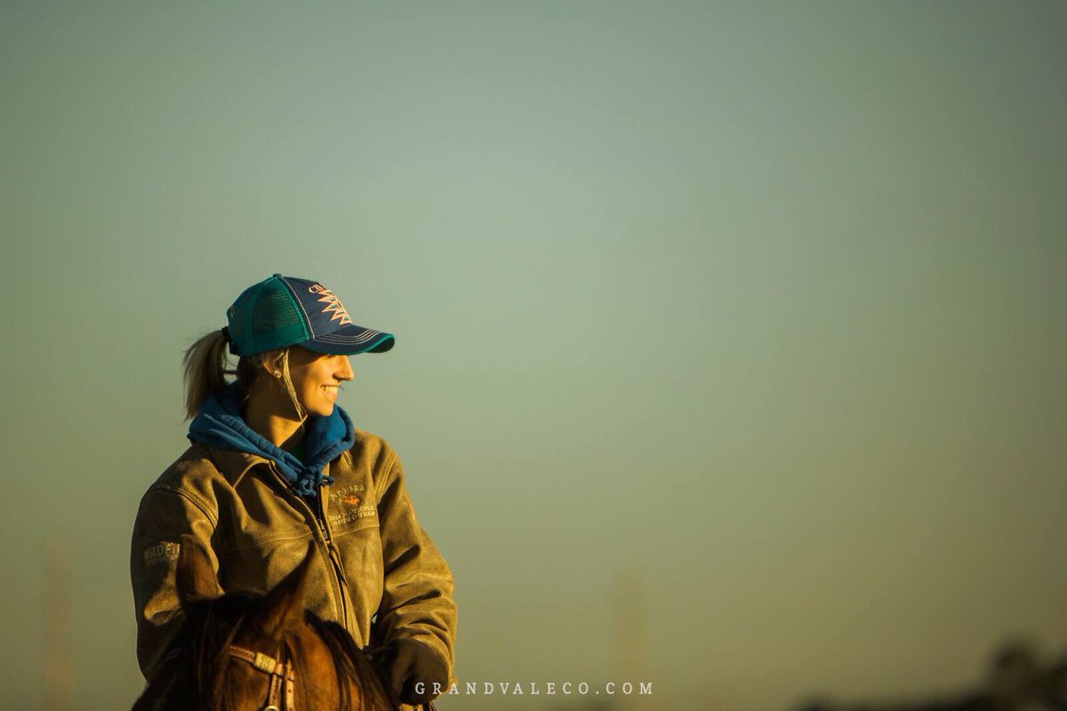 Sharing a beautiful photo as celly of @IntlWD to women in Ag industry.  Cheers to You!! Thank you!!  Photo credit:  @GrandValeCo 
@SandipLalli @GoddessofGrain @ap_comms @adrienneivey @Brightpasture @Crookedlakecows @BethFordLOL @CherilynNagel @CrystalMackay32 @CamiDRyan