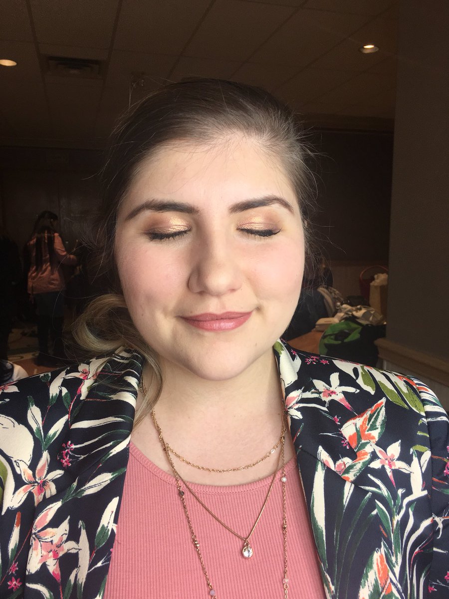 MissVennettilli's tweet photo. Happy International Women’s Day! My family and I are participating in a fashion show at the @CiociaroClub tonight and the $2,000 raised is going to the Windsor Regional Breast Health Centre❤️ #fashionshow #InternationalWomansDay #breastcancer #local https://t.co/KFpSf7MMwx