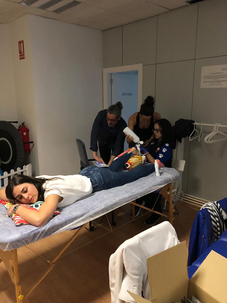 ElectrolisisP's tweet photo. Jornada de viernes intensa en S3 #Valencia @INSTEMA de la formación más completa y avanzada en la #tecnica 

Hoy abordaje en #fasciaplantar e #impingement #cadera #rodilla con @MinayaFran @MVClinic @fisioespinola @Pabloharriet @primfisio https://t.co/w4VIV6AQZB