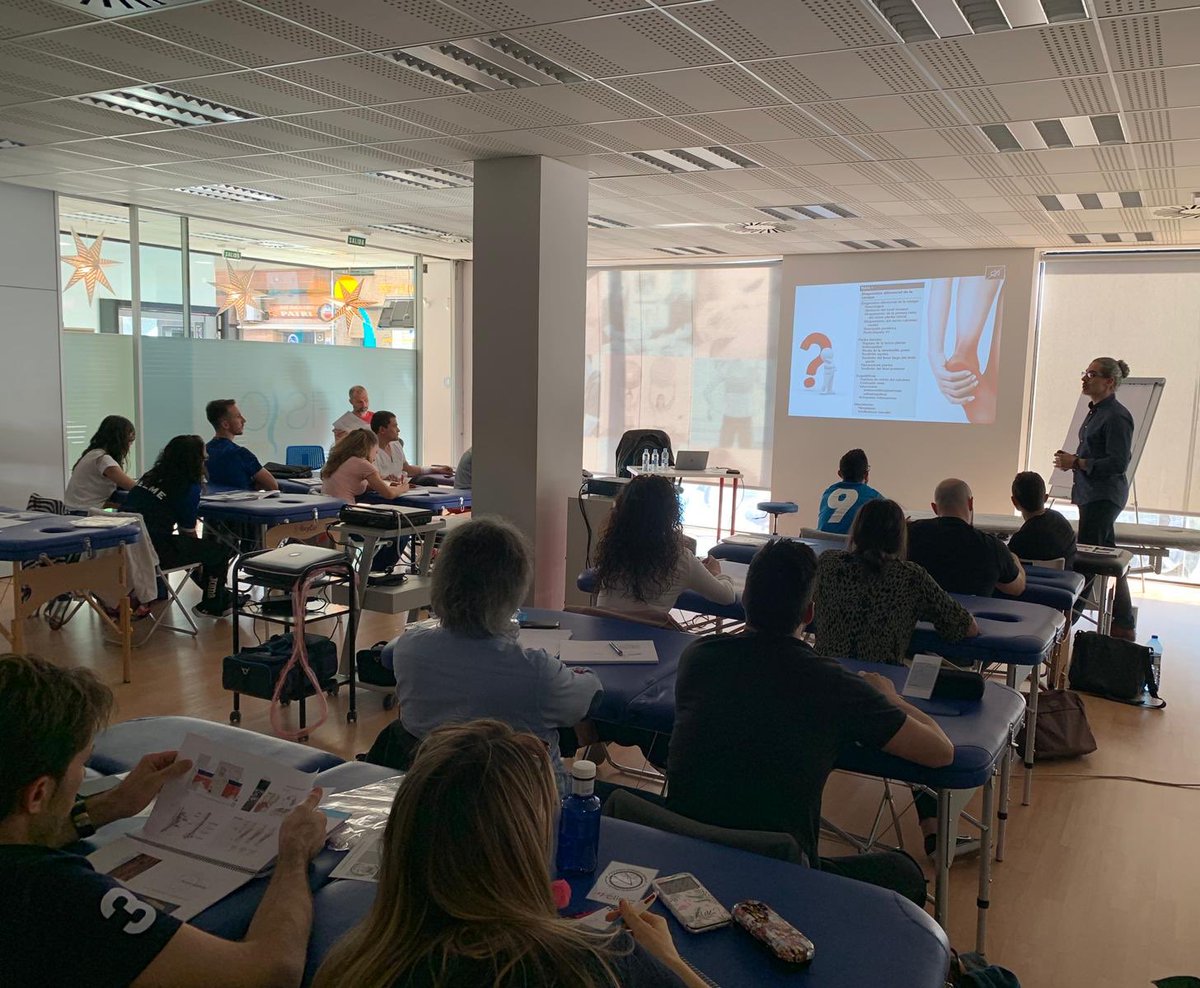 ElectrolisisP's tweet photo. Jornada de viernes intensa en S3 #Valencia @INSTEMA de la formación más completa y avanzada en la #tecnica 

Hoy abordaje en #fasciaplantar e #impingement #cadera #rodilla con @MinayaFran @MVClinic @fisioespinola @Pabloharriet @primfisio https://t.co/w4VIV6AQZB