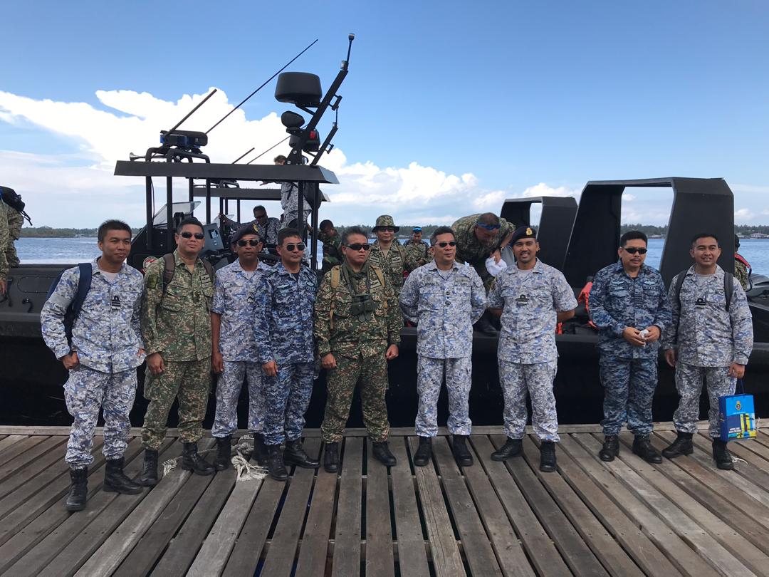 danimulia1986's tweet photo. Visits by Commandant of #MAFDC, FAdm @MohdFadzliKamal to #KemAzumi @myjointforce in conjunction with Regional Field Study by course participants
Hope some fruitful ideas to be thought out for the continuity of #SkuadronBotMkATB2 operations in #ESSZone
#PurplePride
#PurpleForce https://t.co/MnGBwhh93W