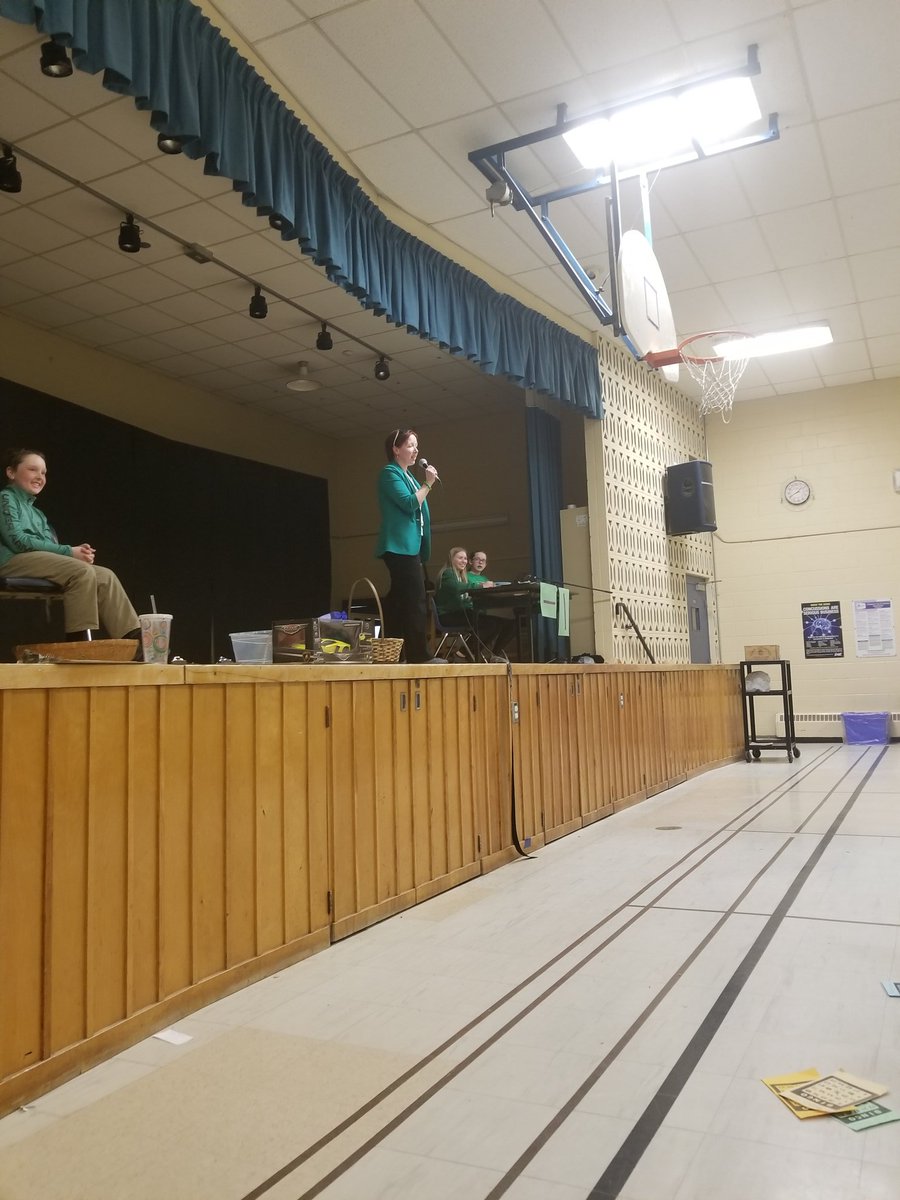 StMikesRCCDSB's tweet image. We kicked off the March break @StMikesRCCDSB with some Irish Bingo and awesome entertainment! @Dwyersfarmhouse @krista_helferty #MarchBreakFun