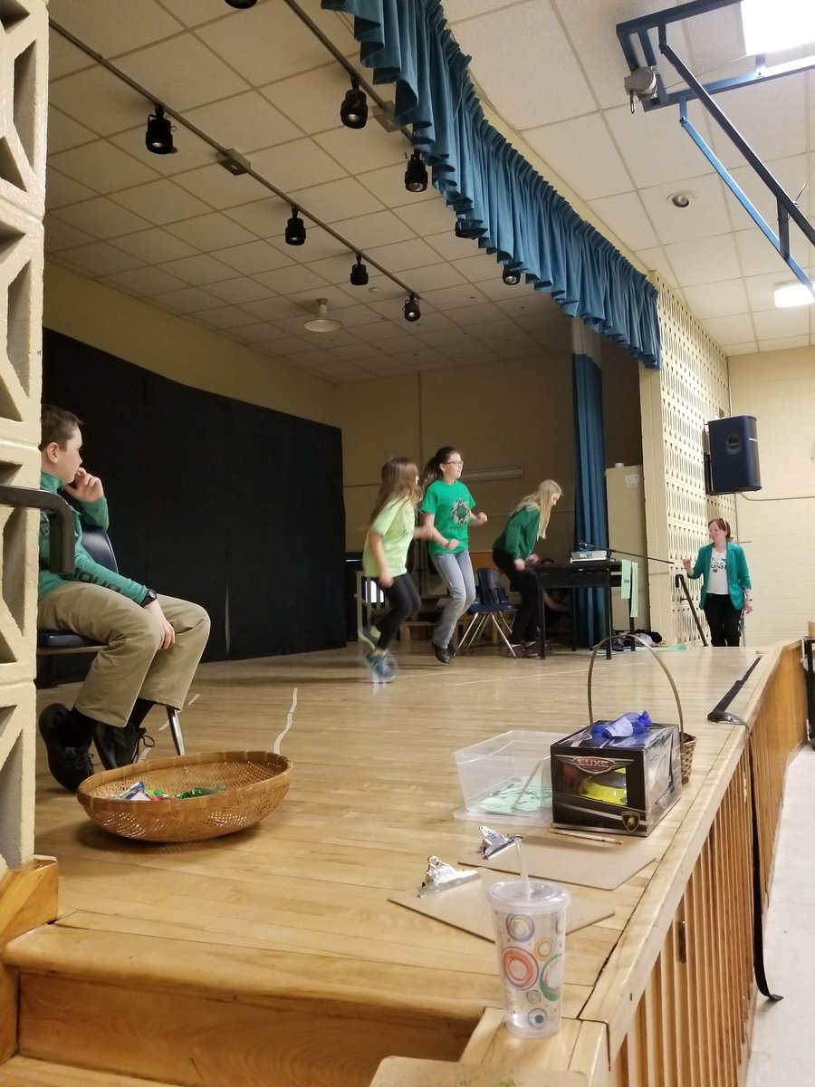 StMikesRCCDSB's tweet image. We kicked off the March break @StMikesRCCDSB with some Irish Bingo and awesome entertainment! @Dwyersfarmhouse @krista_helferty #MarchBreakFun