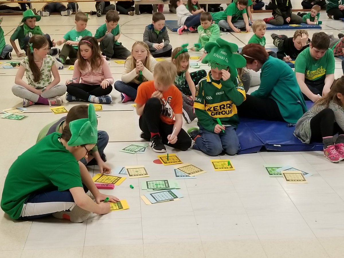 StMikesRCCDSB's tweet image. We kicked off the March break @StMikesRCCDSB with some Irish Bingo and awesome entertainment! @Dwyersfarmhouse @krista_helferty #MarchBreakFun