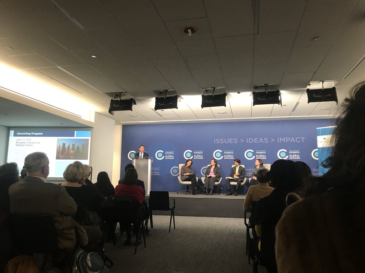 📸: @deblasiojp introduces @elizabethbanker, @Richardson_Mich, @adrianshahbaz, and @LBuitta as they open the #Socrates Program at @ChicagoCouncil, a larger discussion on how technology and #BigData are influencing democracy.