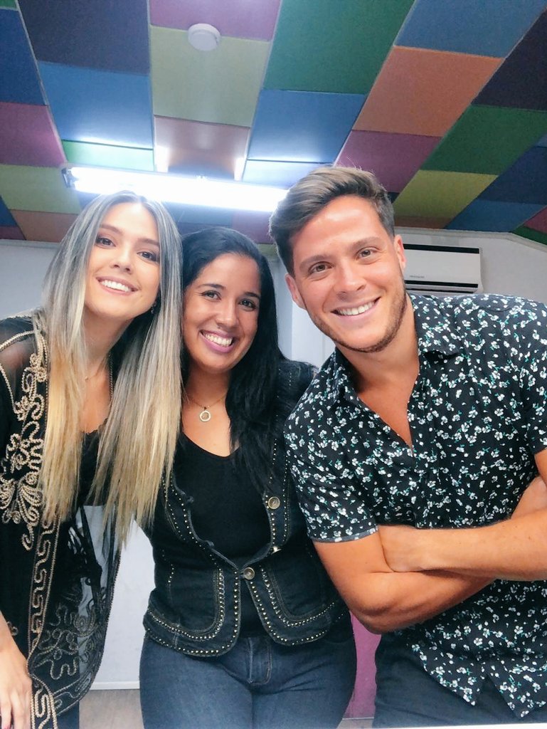 kpopradiopy's tweet photo. Hoy @natitoleon en #HEiSummers por #HEiRadio contó acerca de la movida del #Kpop en #Paraguay y la experiencia del #SMTOWN_CHILE 🎉
Gracias a @daniwilligs y @lulanoceda por la buena onda 💖
#KpopRadioPy #MovidaKpop #KpopPy https://t.co/jETgMwQFNu