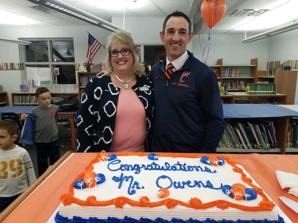 KinderKelly5's tweet photo. You might have heard, but we love shouting from the rooftops that @dougowens was named @ilprincipals Assistant Principal of the Year!!! Of course we already knew, but now he’s got an official state title!! #Carterville5 #KidsDeserveIt #TriCKDI @TWebb29028 @kforby @carterville_5 https://t.co/ekYWCU4pL3