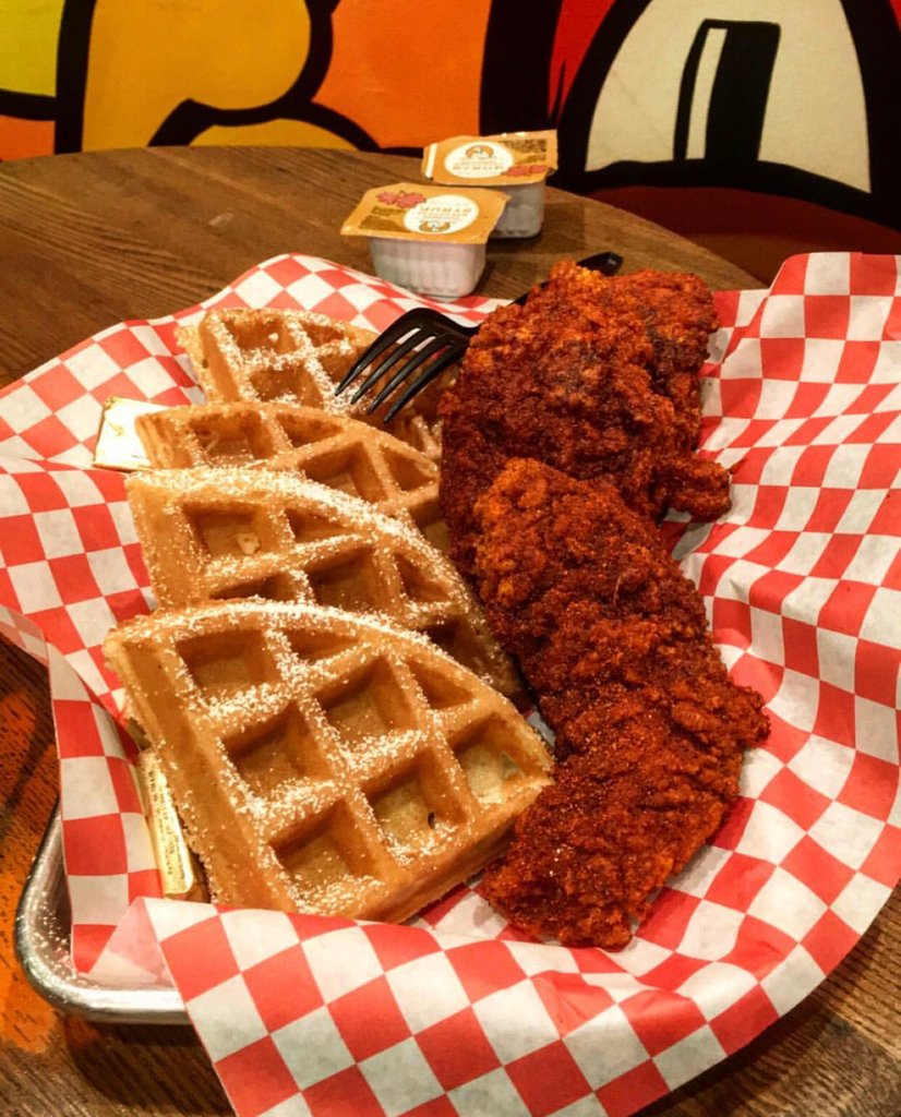 theredchickz's tweet photo. LA FAM 🚨 Have you tried our Chickz X Waffles?! ALL DAY SATURDAY &amp; SUNDAY WE'RE SERVIN CHICKZ N WAFFLES. Who you brining? Tag them 👇🏼
📸: @junebugmijares https://t.co/vJ93uPh7x9