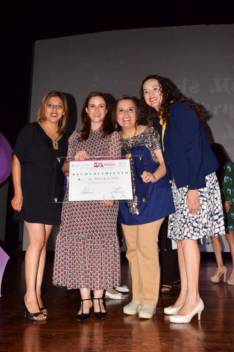 MariCarmenEsp's tweet photo. Mi reconocimiento a las #mujeres que recibieron el día de hoy, en el contexto del #DiaInternacionaDeLaMujer el reconocimiento #MujerCholulteca Distinguida. ¡Gracias por su ejemplo de entrega generosa y comprometida en diversos ámbitos, y a favor de nuestra amada #Cholula 💪🏼🙋🏻‍♀️💓💪🏼 https://t.co/ErCCgG7tG8