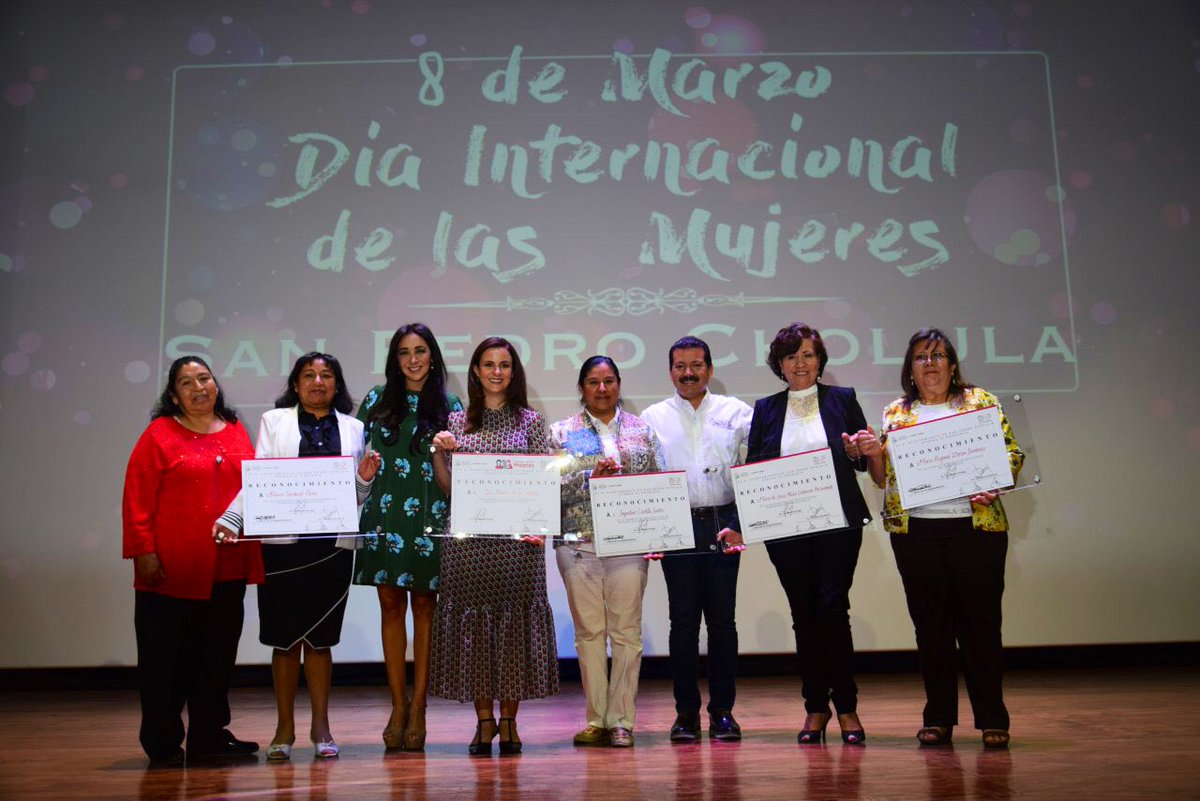 MariCarmenEsp's tweet photo. Mi reconocimiento a las #mujeres que recibieron el día de hoy, en el contexto del #DiaInternacionaDeLaMujer el reconocimiento #MujerCholulteca Distinguida. ¡Gracias por su ejemplo de entrega generosa y comprometida en diversos ámbitos, y a favor de nuestra amada #Cholula 💪🏼🙋🏻‍♀️💓💪🏼 https://t.co/ErCCgG7tG8