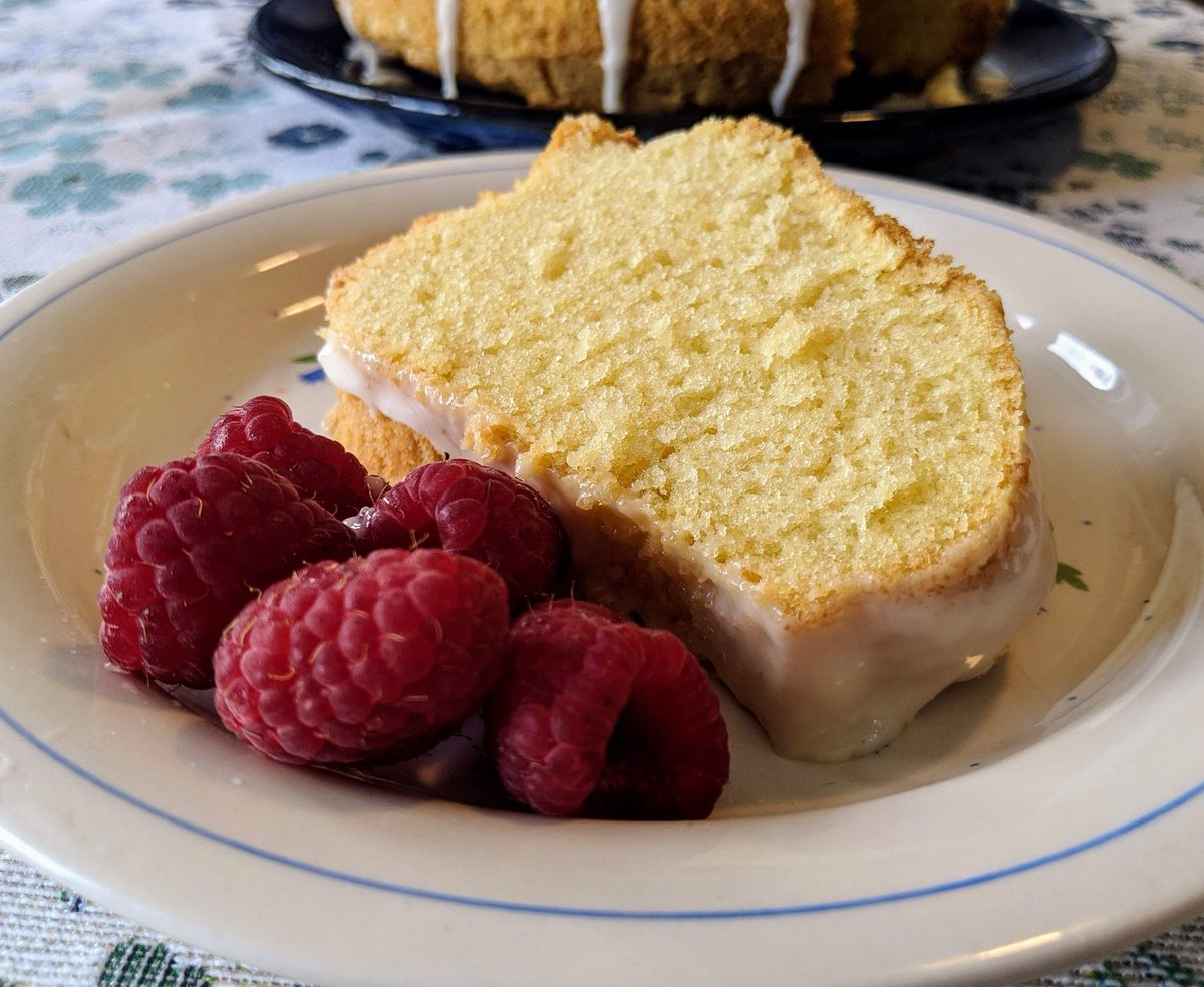 germangirlus's tweet photo. Lucky me! I got a few bottles of Eierlikör (aka Advocaat) from @BevMo! So I was able to bake a delicious Eierlikörkuchen! Find the recipe for Eierlikör Cake HERE-->https://t.co/DqvTVy27dU
#BakingwithBooze #MemoriesofOma #growingupgerman #germanbaking https://t.co/PIBTG1lwl3