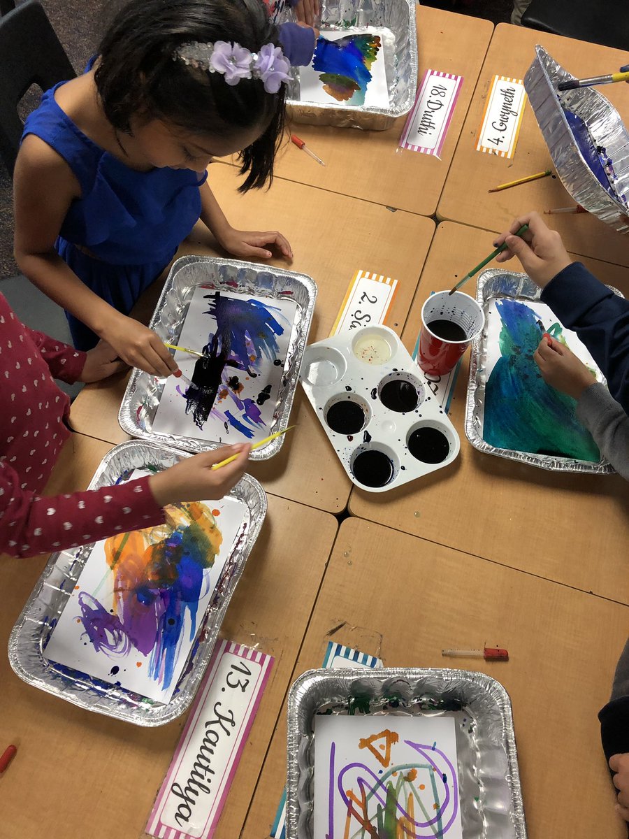 MsJRRISD's tweet photo. Art #ESLOT painting some gorgeous pieces inspired by Georgia OβKeefe #InternationalWomensDay2019 #MsJs2nd https://t.co/jeoxNBDpRe