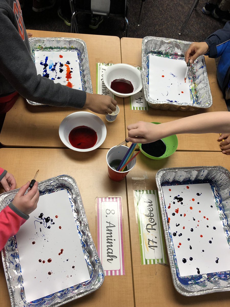 MsJRRISD's tweet photo. Art #ESLOT painting some gorgeous pieces inspired by Georgia OβKeefe #InternationalWomensDay2019 #MsJs2nd https://t.co/jeoxNBDpRe