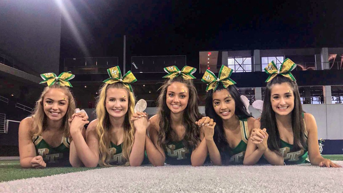 CourtneyModley's tweet photo. Made LTHS VARSITY Cheer 19-20 💚📣  #letsgoblazers https://t.co/fFUhIagPH1