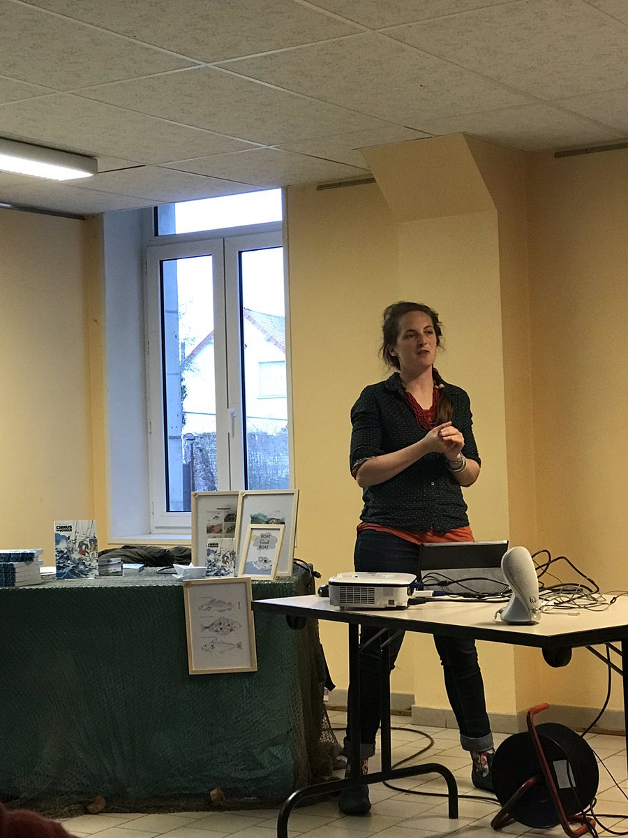 SKerbarh's tweet photo. Heureuse d’être présente ce soir pour écouter @AtamaniukMaud raconter son voyage durant un an à bord d’un voilier de 31 pieds #Cirrius #Goderville https://t.co/okRBx6A4OL