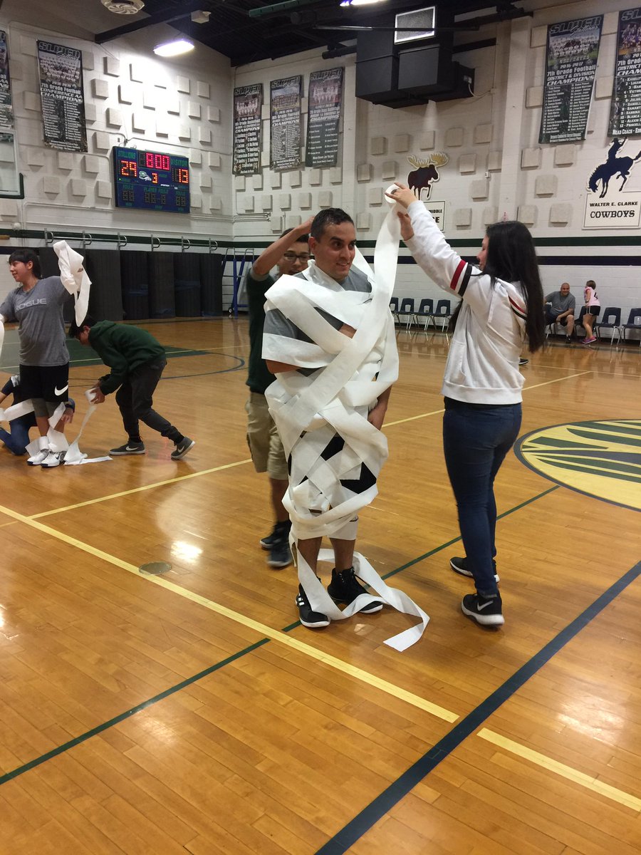 WDSlider_MS's tweet photo. Our Stallions enjoying some half time festivities from our teachers and students. Congratulations to the 8th grade team for winning the TP challenge. Thank you to Lori Evans and Karina Evans for the energized dance performance. #StallionsLeadTheWay #TeamSISD https://t.co/jaJCRomlST