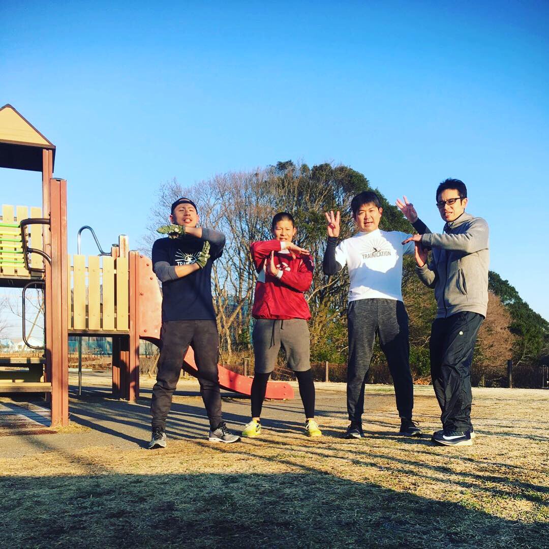 Cherry87L's tweet photo. TC@青森&amp;千葉
ラグビー仲間の山ちゃんと青森駅前の公園でくたばりました。
昔一緒に切磋琢磨した時を思い出しながらb
千葉でも懸垂デザートを堪能。
#trainication 
#いつでもどこでもだれとでも 
#青森で 
#八戸学院大学ラグビー部コーチ 
#山ちゃん 
#まぁまぁ寒い https://t.co/73gX9VGBVK