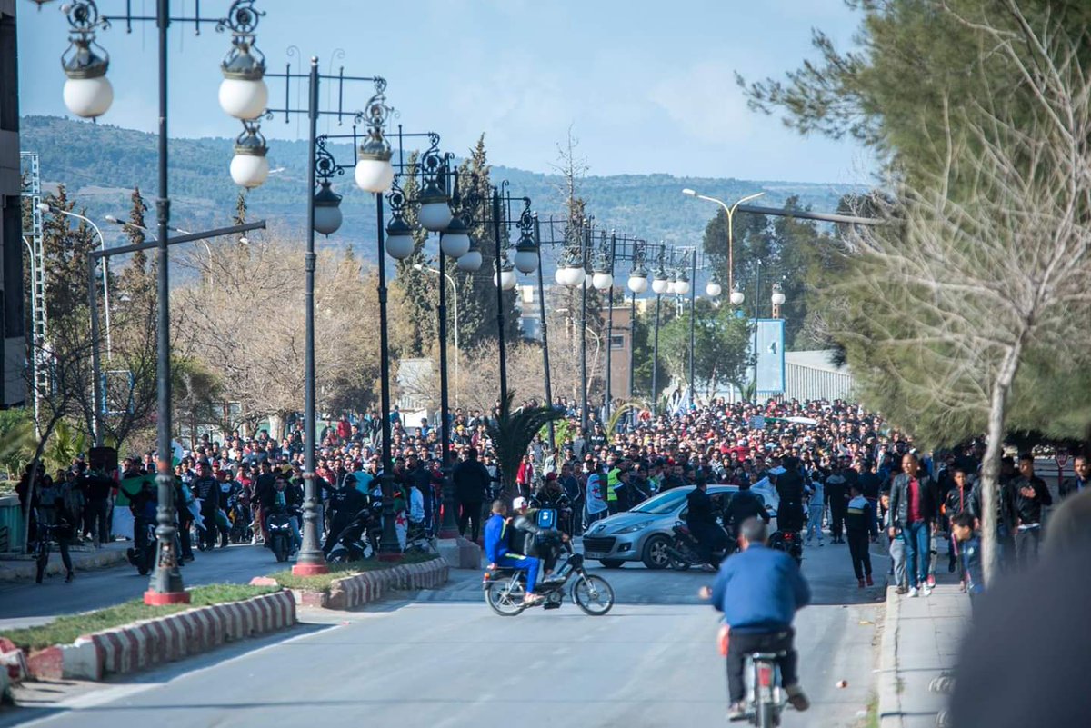 Algeriennealg's tweet photo. Saida 💕 #حراك_8_مارس https://t.co/hJoQ9RgEK1